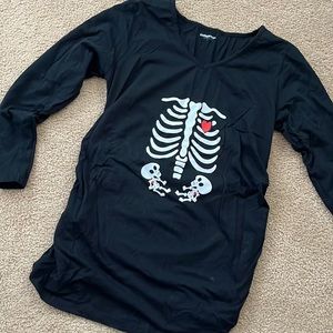 Twin skeleton maternity shirt